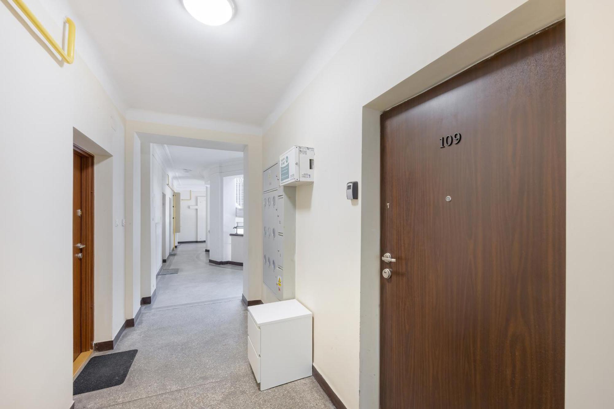 J&W Apartments Studio Solidarnosci Варшава Екстериор снимка