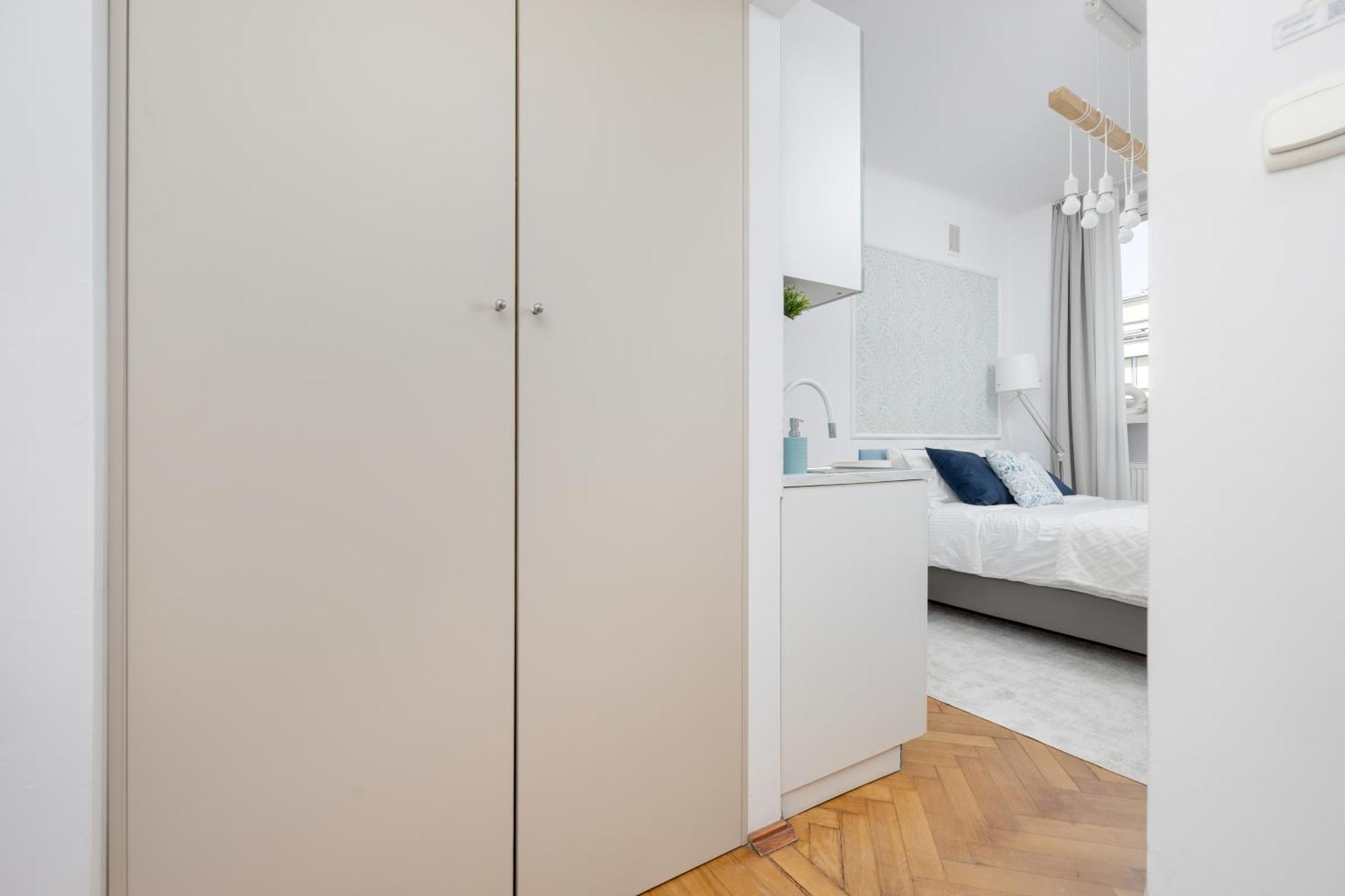 J&W Apartments Studio Solidarnosci Варшава Екстериор снимка